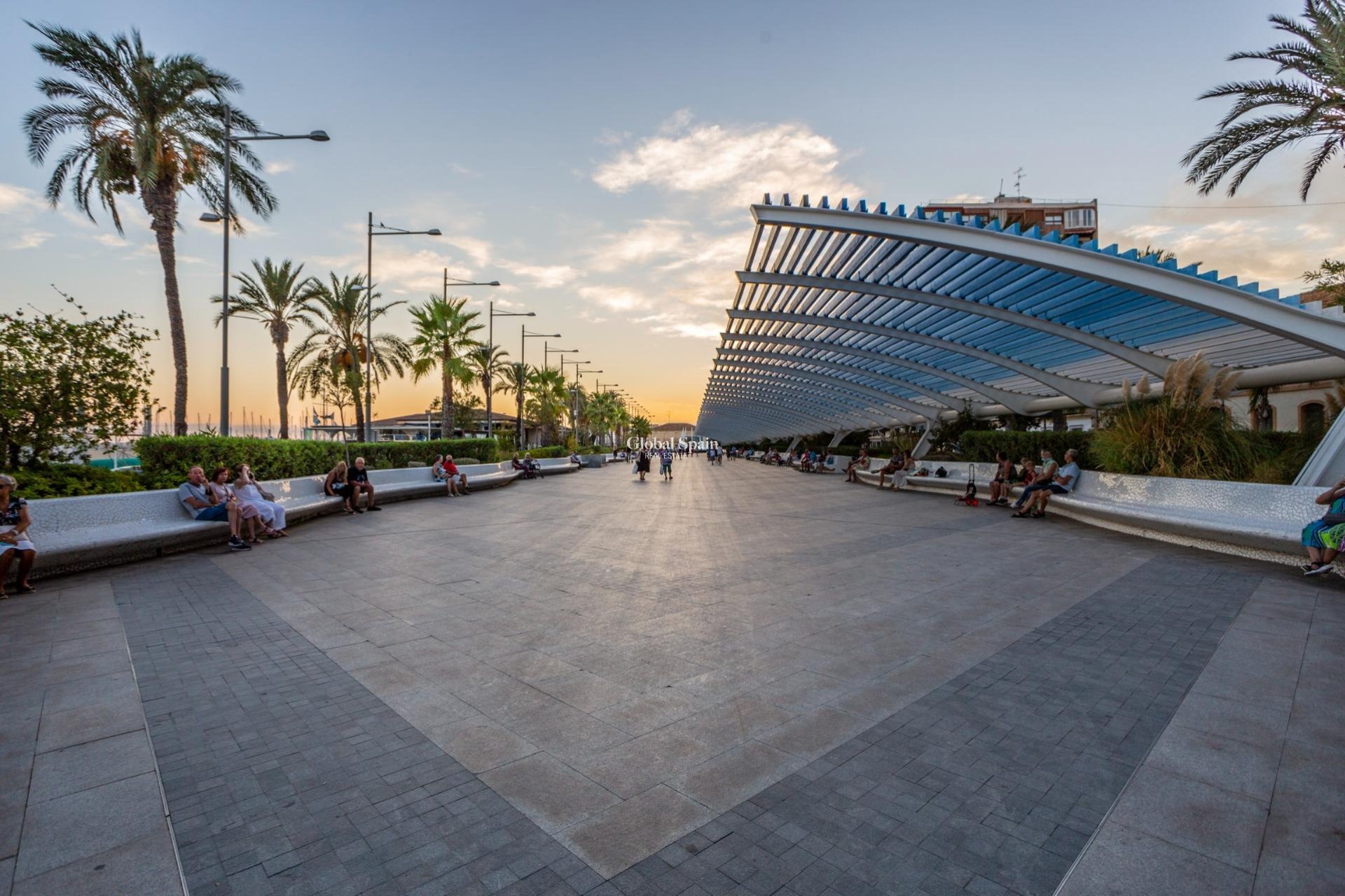 Odsprzedaż - MIESZKANIE -
TORREVIEJA - Playa del cura
