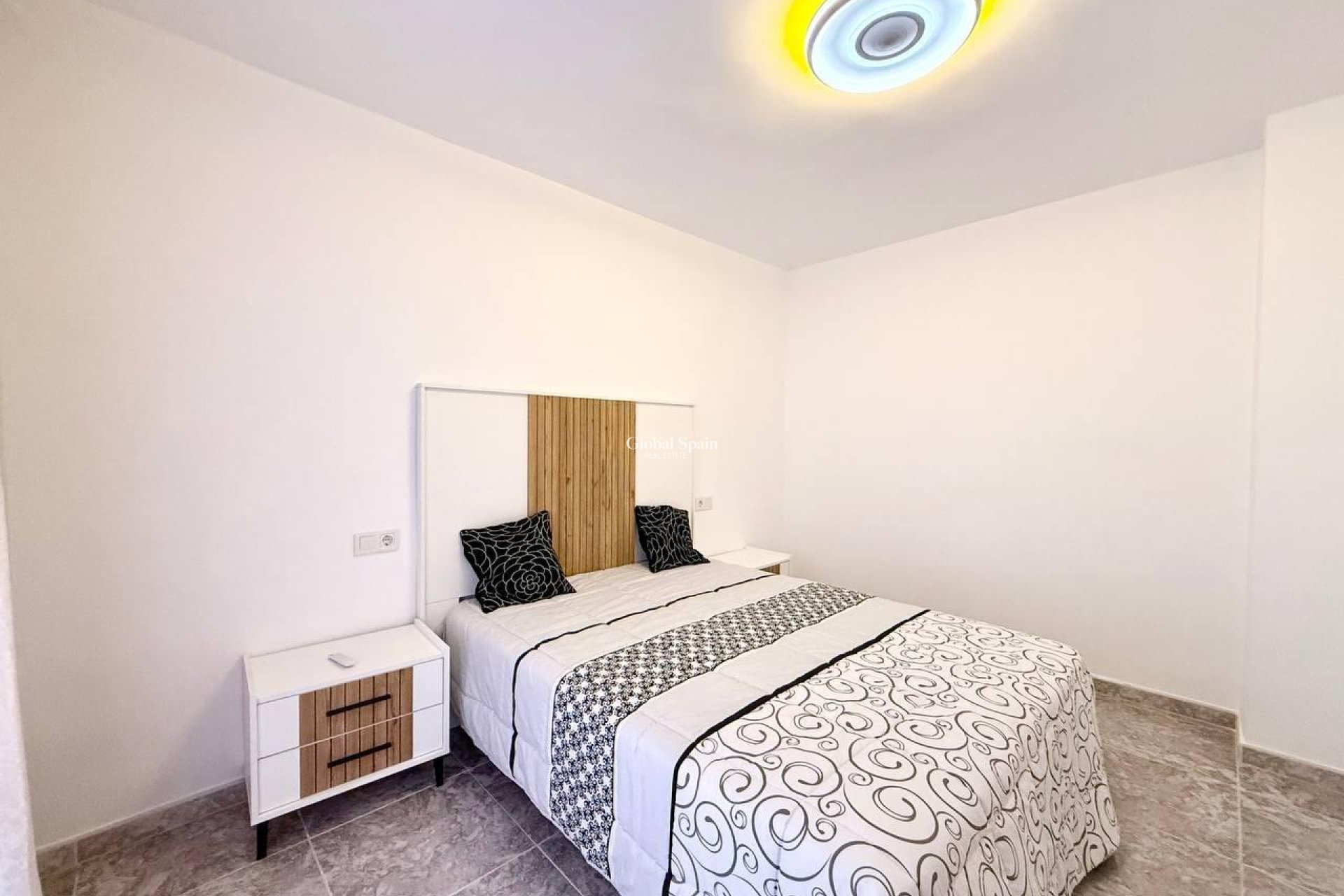 Odsprzedaż - MIESZKANIE -
TORREVIEJA - Playa del Cura