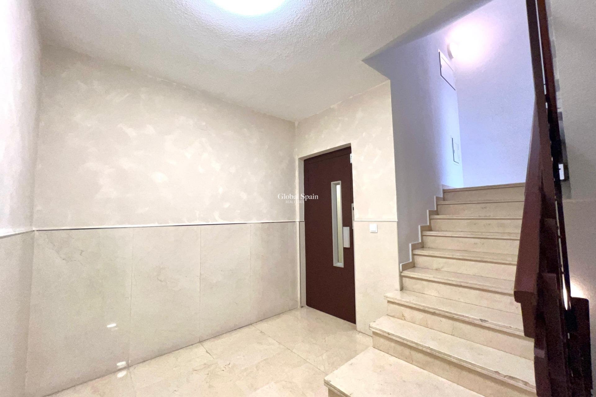 Odsprzedaż - MIESZKANIE -
TORREVIEJA - Puerto Deportivo