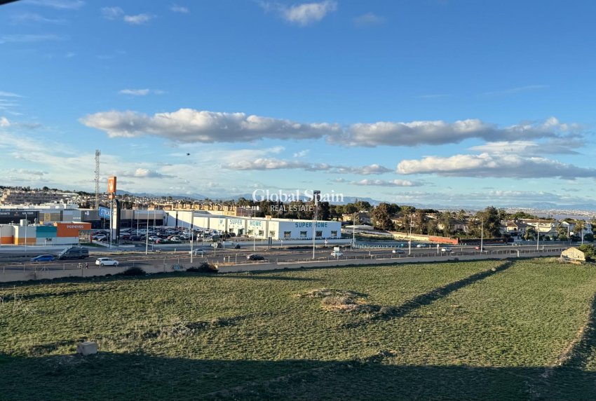 Odsprzedaż - MIESZKANIE -
TORREVIEJA - Punta prima