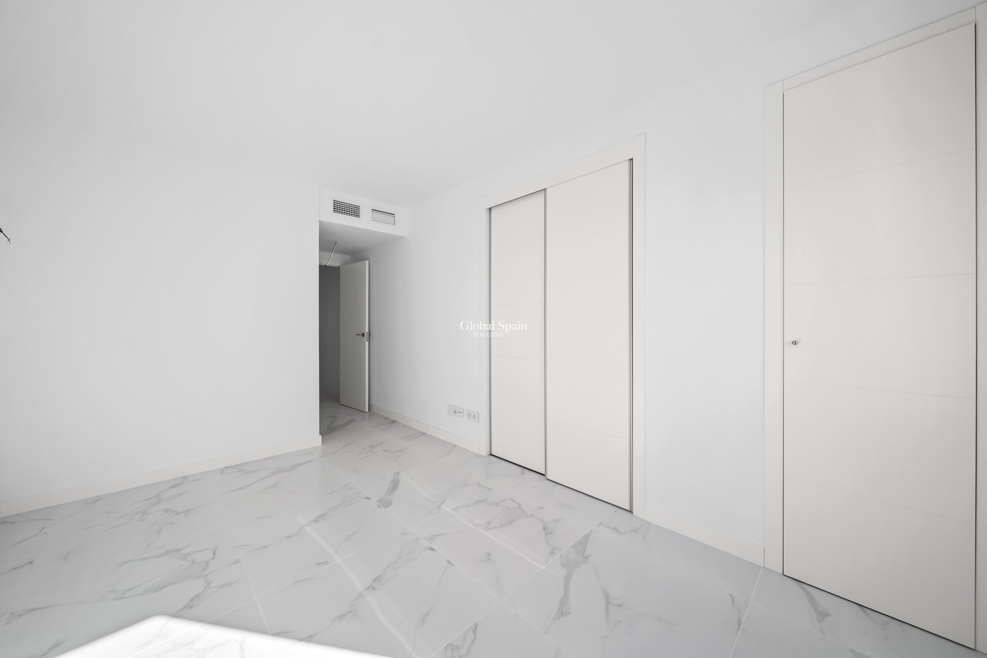 Odsprzedaż - MIESZKANIE -
TORREVIEJA - Punta prima