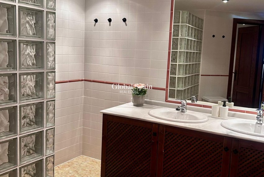 Odsprzedaż - MIESZKANIE -
TORREVIEJA - Punta Prima