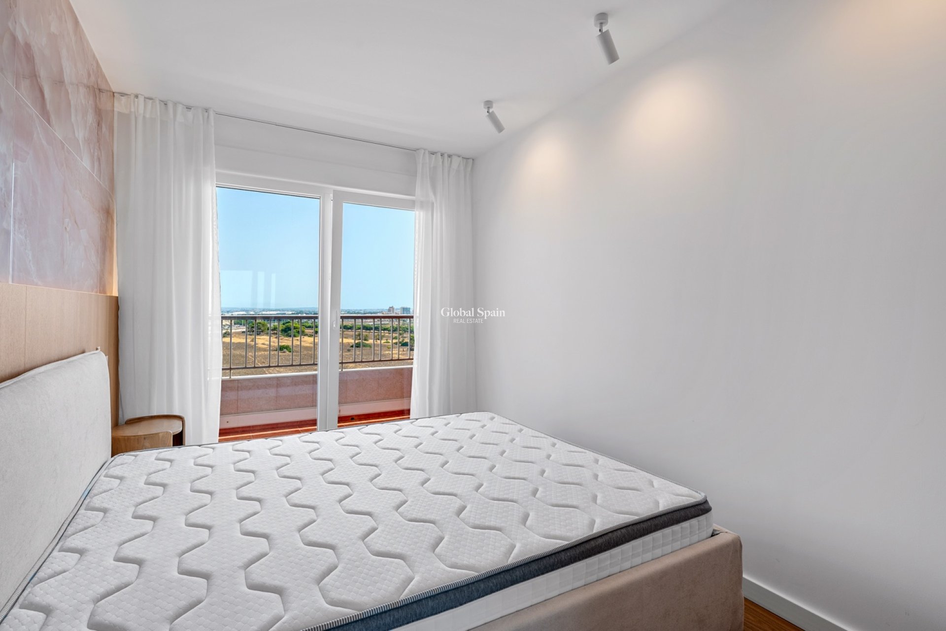 Odsprzedaż - MIESZKANIE -
TORREVIEJA - Punta Prima