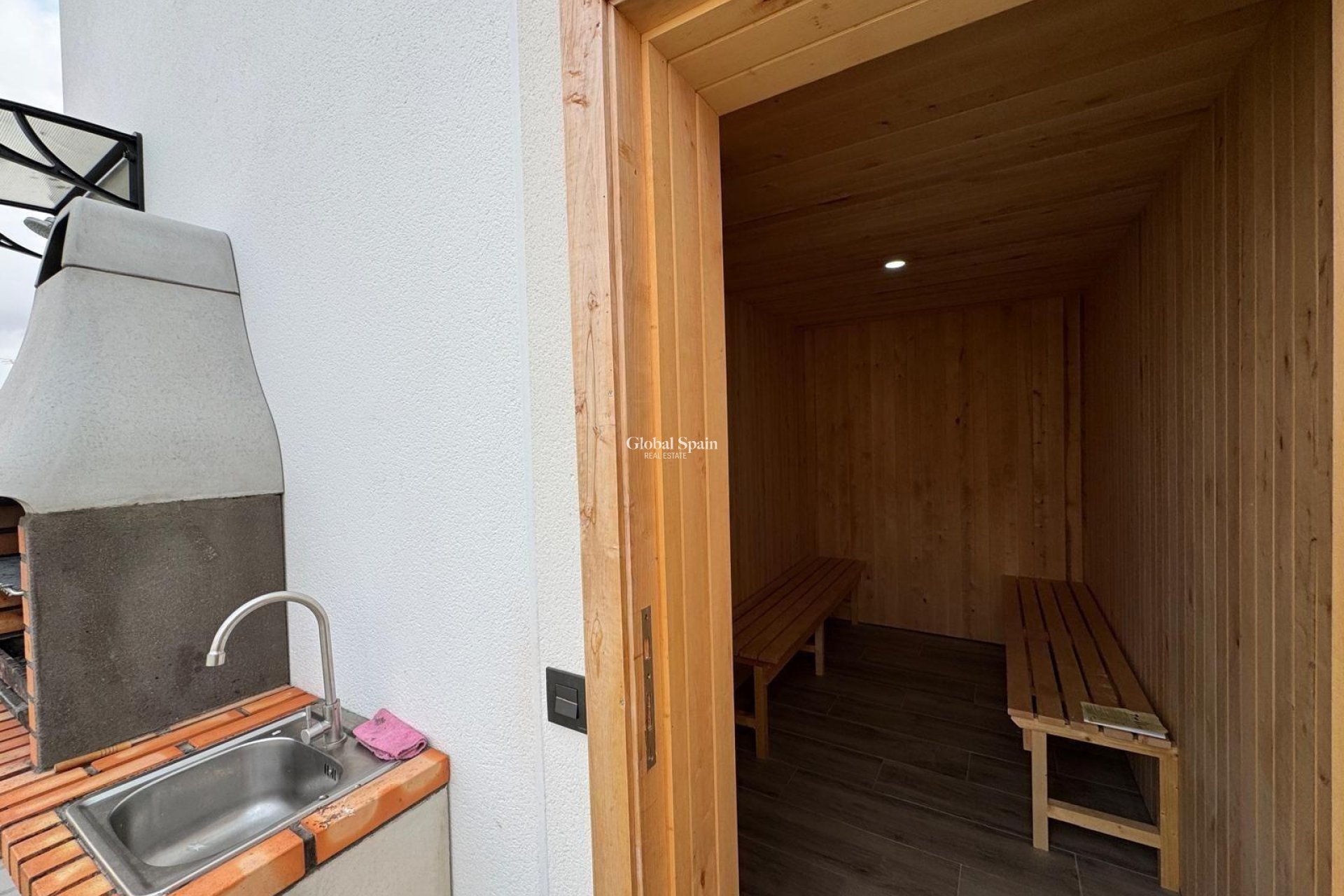 Odsprzedaż - MIESZKANIE -
TORREVIEJA - Torrevieja