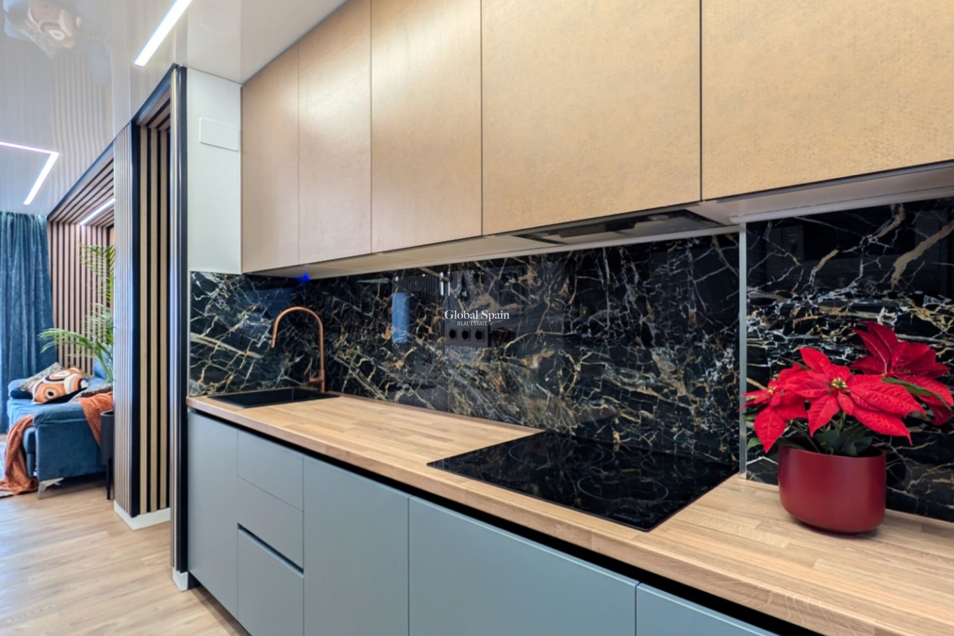 Odsprzedaż - MIESZKANIE -
TORREVIEJA - 