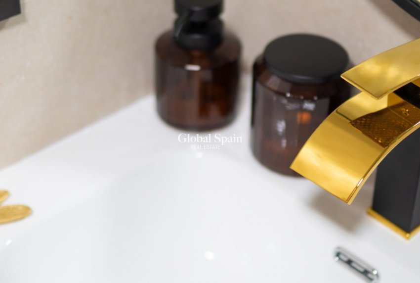 Odsprzedaż - MIESZKANIE -
TORREVIEJA - 