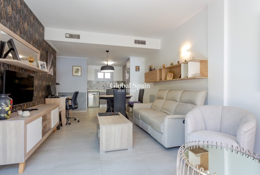 Odsprzedaż - MIESZKANIE -
TORREVIEJA - 