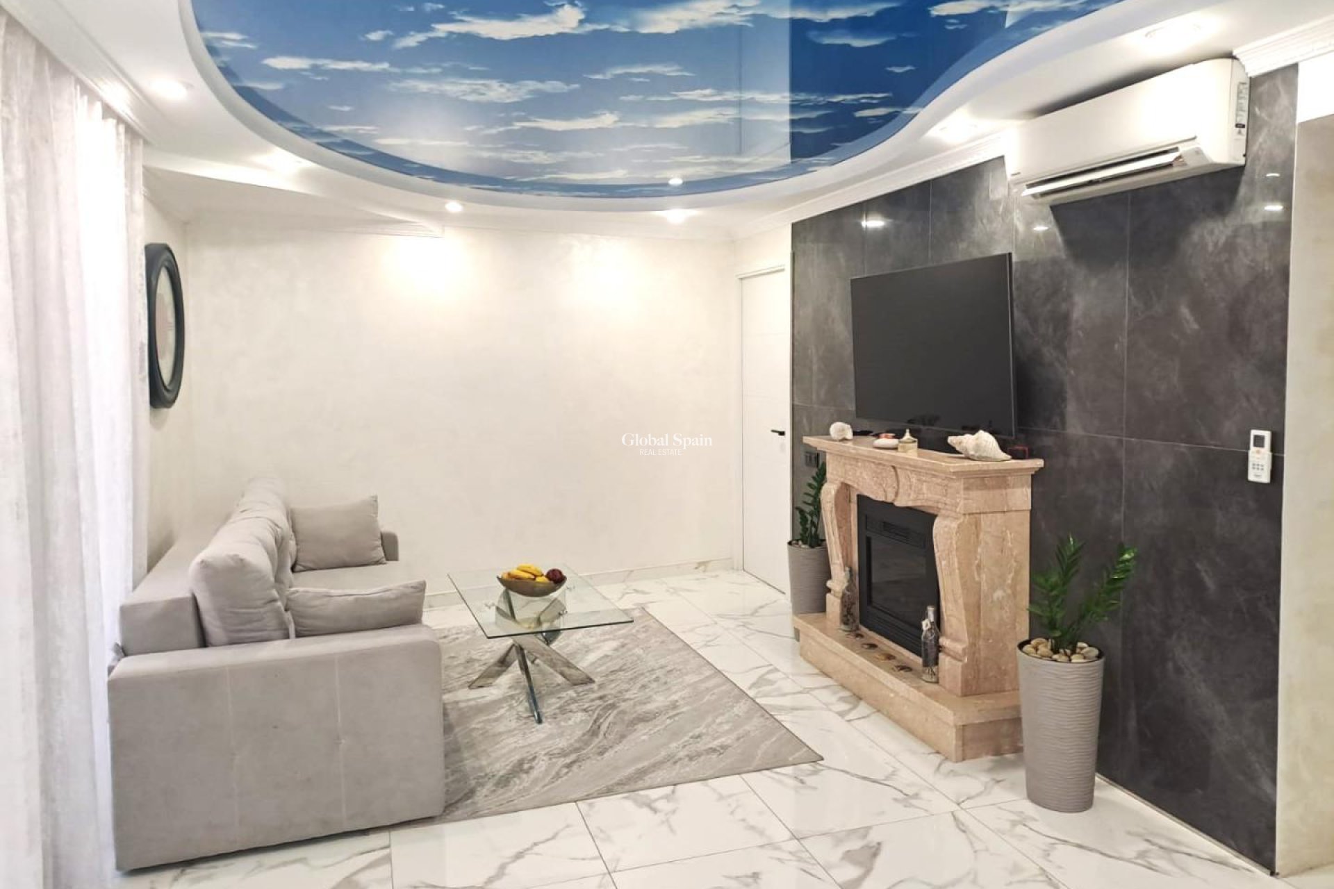 Odsprzedaż - MIESZKANIE -
TORREVIEJA - 