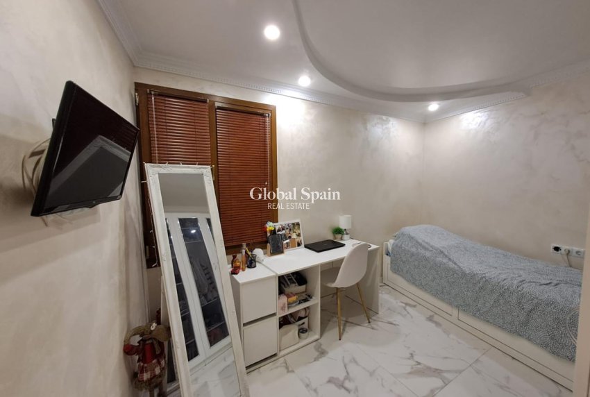 Odsprzedaż - MIESZKANIE -
TORREVIEJA - 