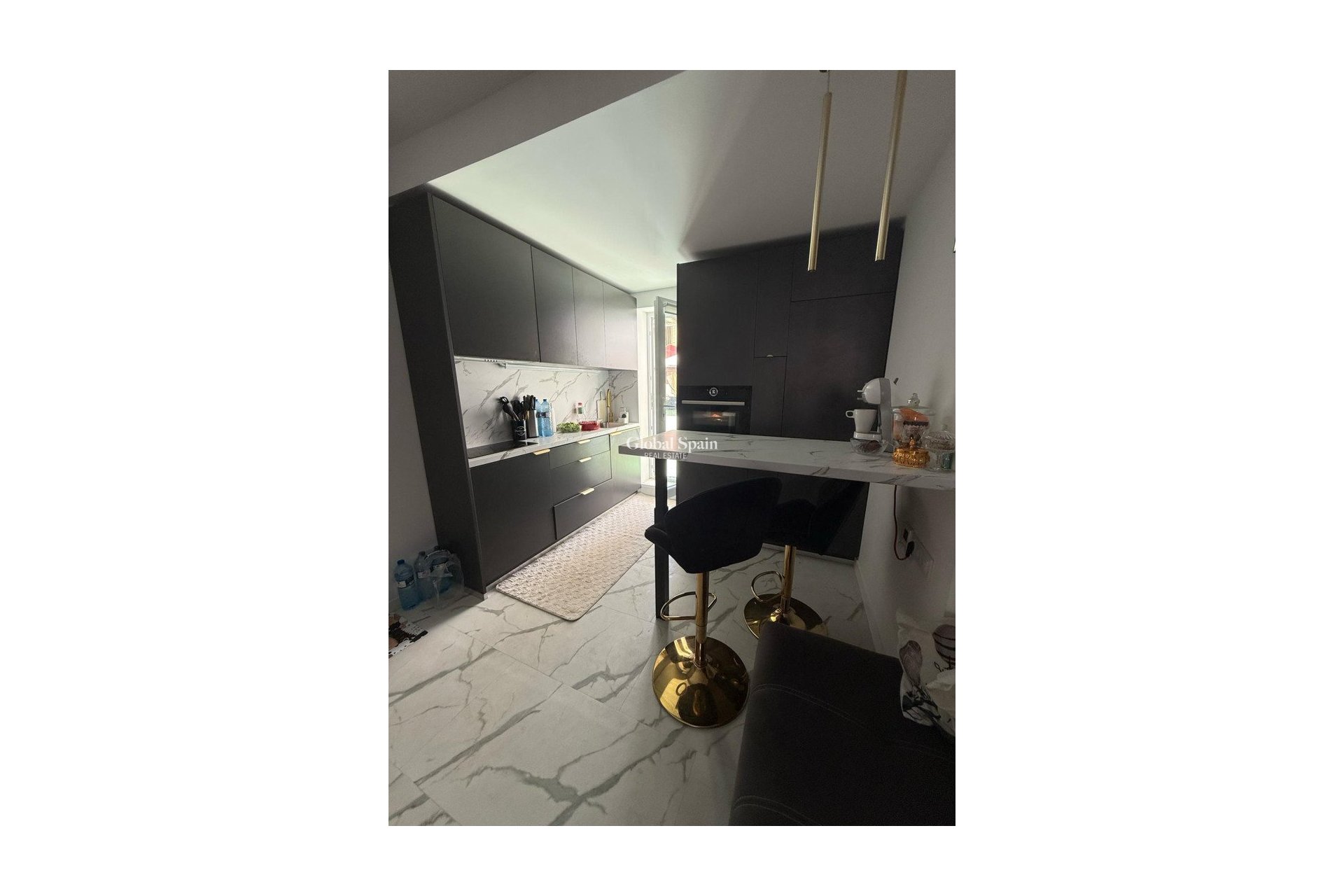 Odsprzedaż - MIESZKANIE -
TORREVIEJA - 