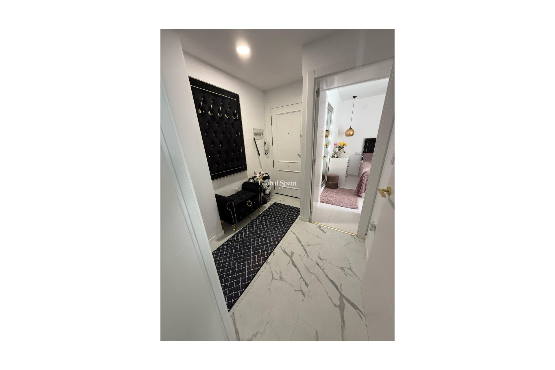 Odsprzedaż - MIESZKANIE -
TORREVIEJA - 