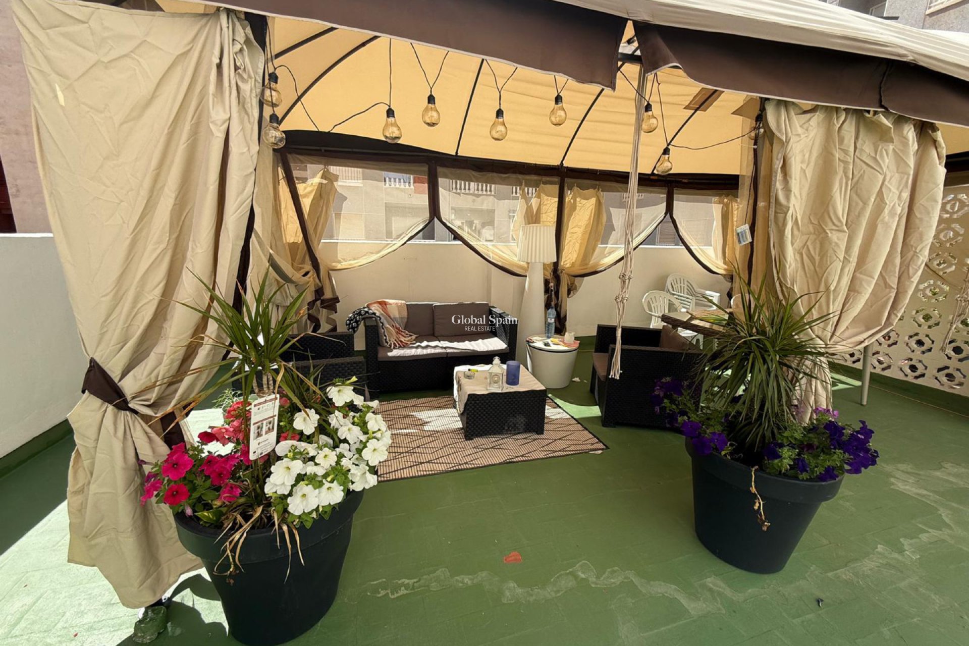 Odsprzedaż - MIESZKANIE -
TORREVIEJA - 