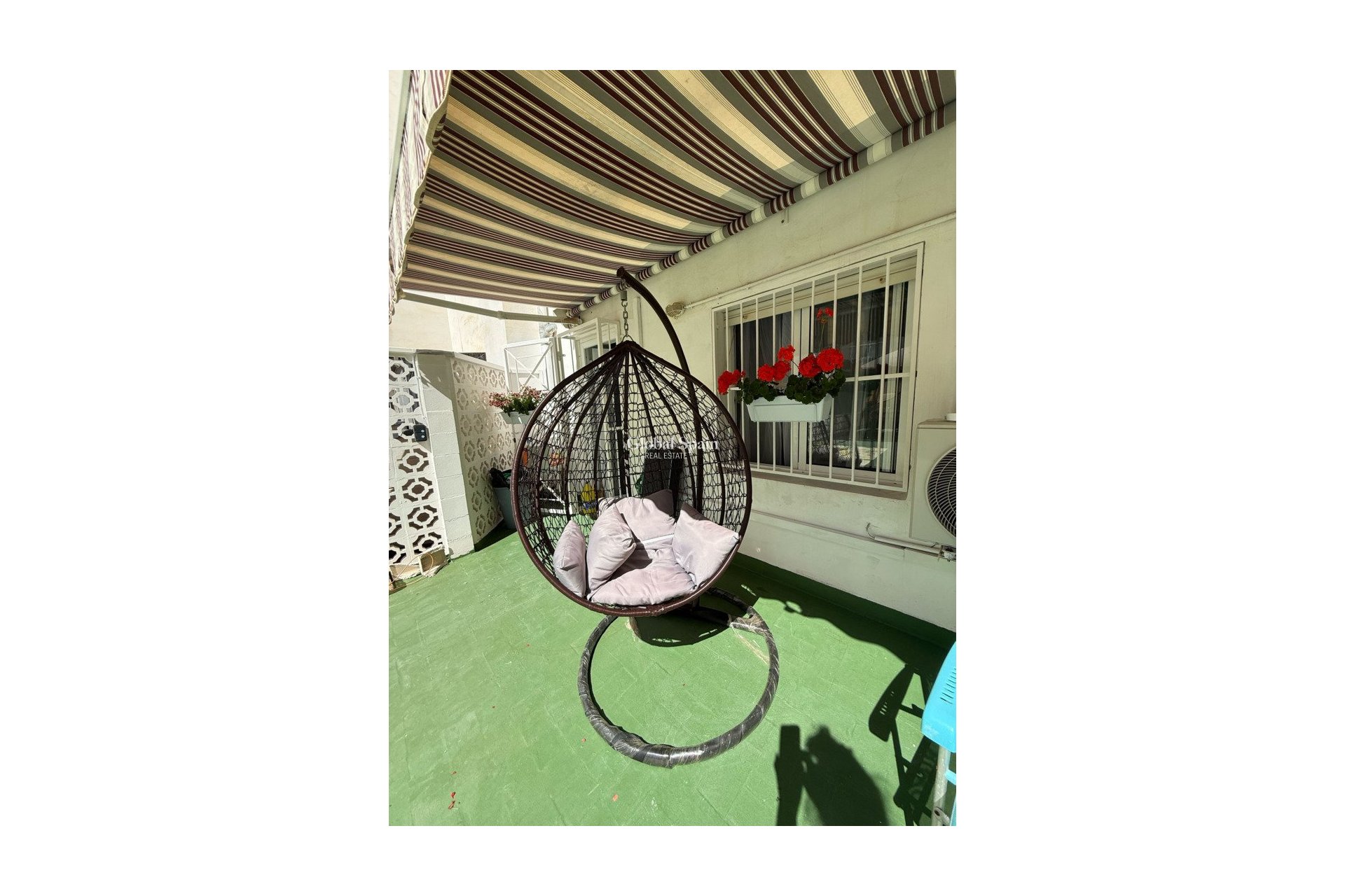 Odsprzedaż - MIESZKANIE -
TORREVIEJA - 