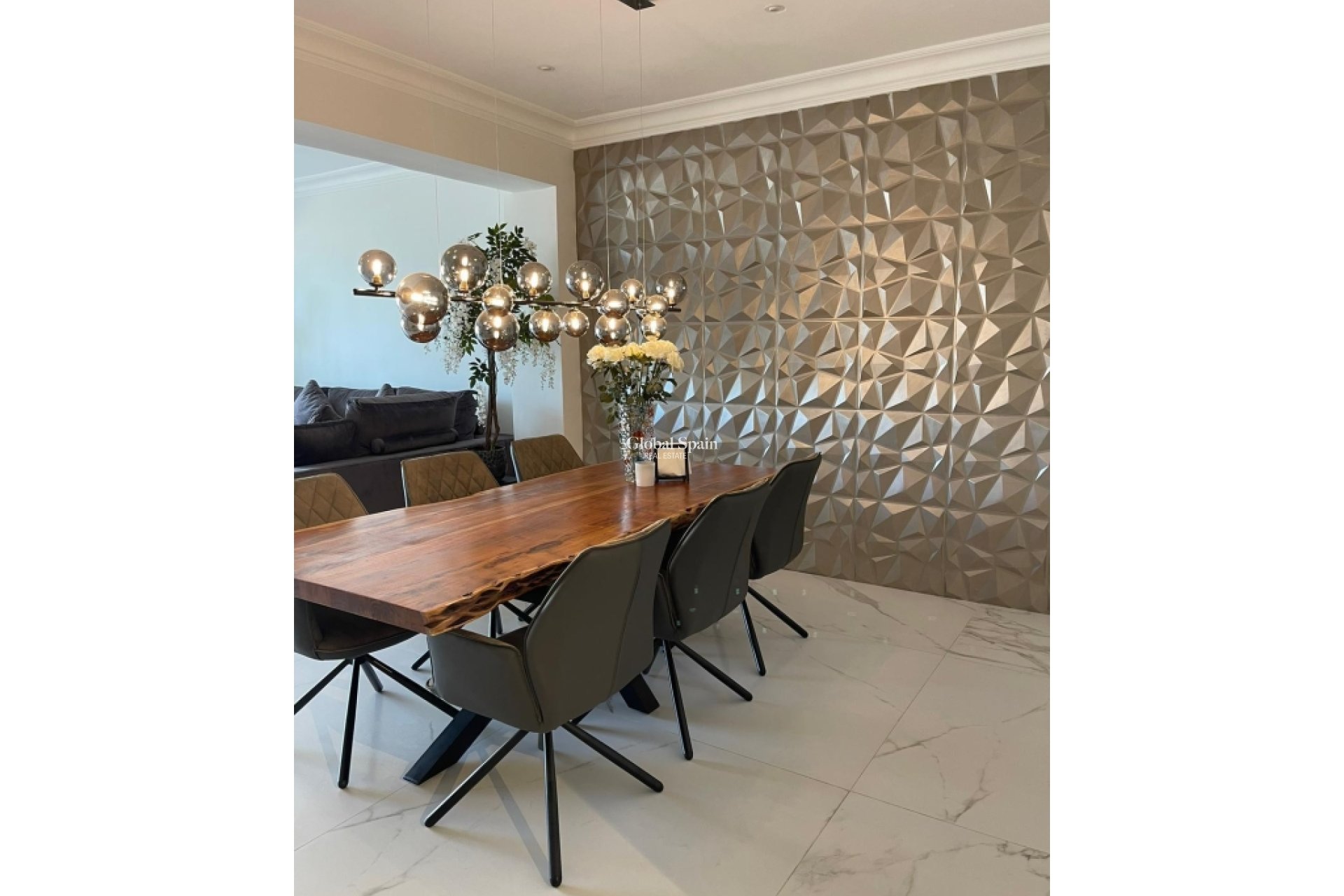 Odsprzedaż - MIESZKANIE -
TORREVIEJA - 