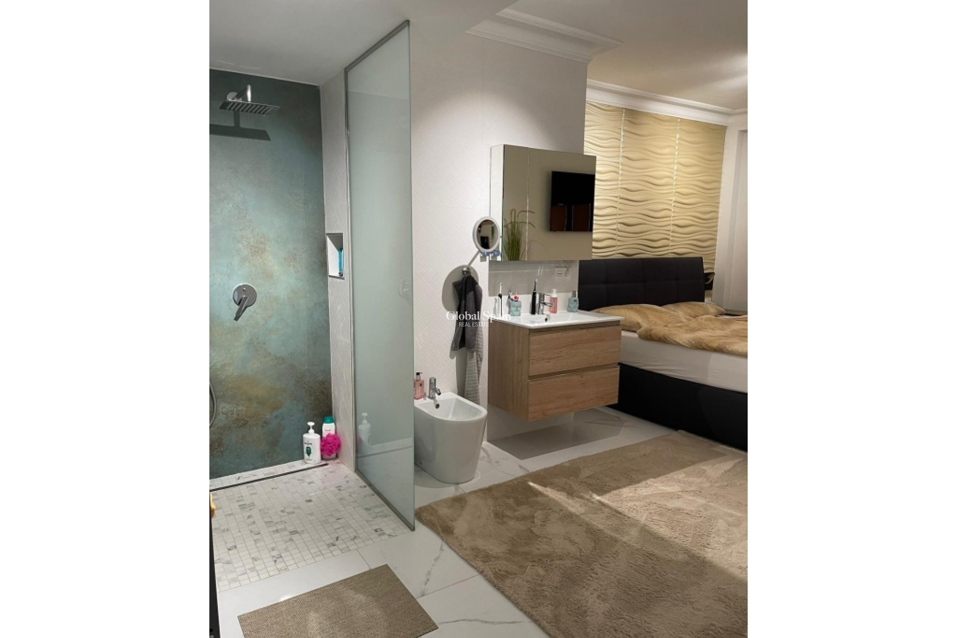 Odsprzedaż - MIESZKANIE -
TORREVIEJA - 