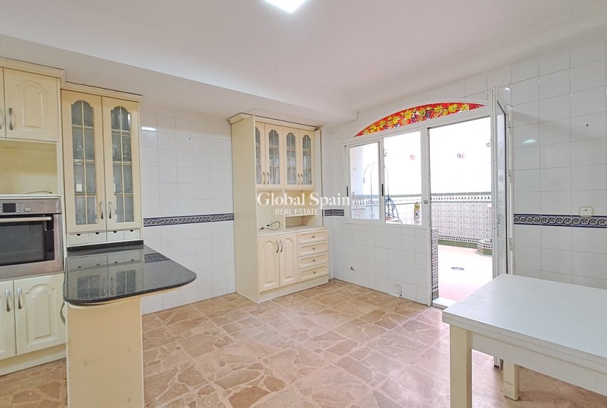 Odsprzedaż - MIESZKANIE -
TORREVIEJA - 