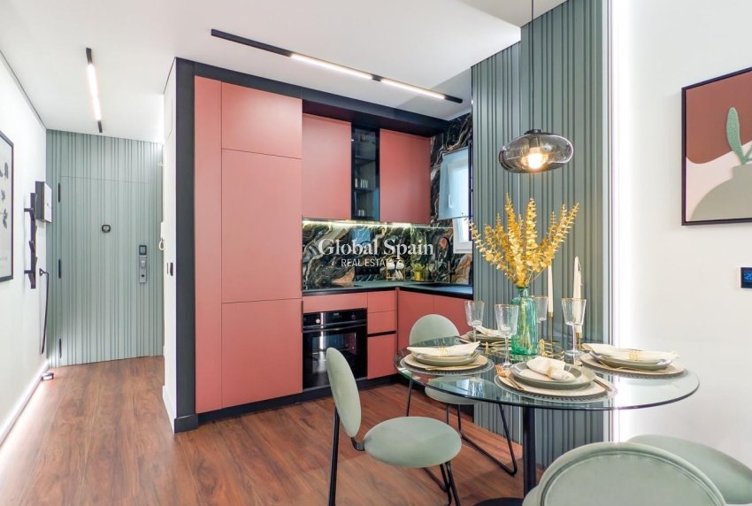 Odsprzedaż - MIESZKANIE -
TORREVIEJA - 