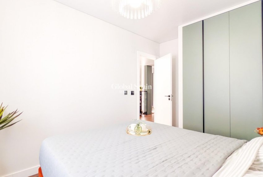 Odsprzedaż - MIESZKANIE -
TORREVIEJA - 