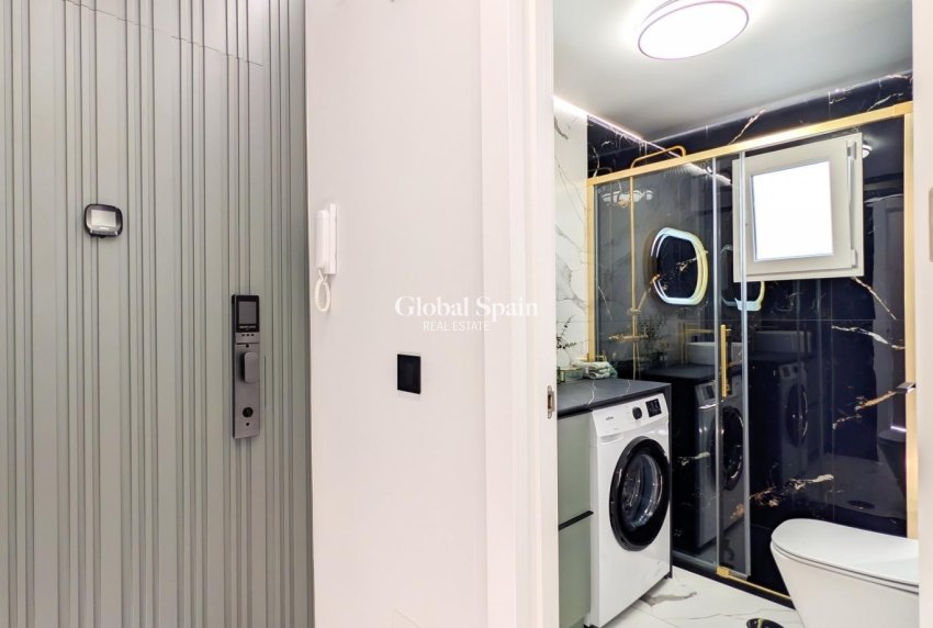 Odsprzedaż - MIESZKANIE -
TORREVIEJA - 