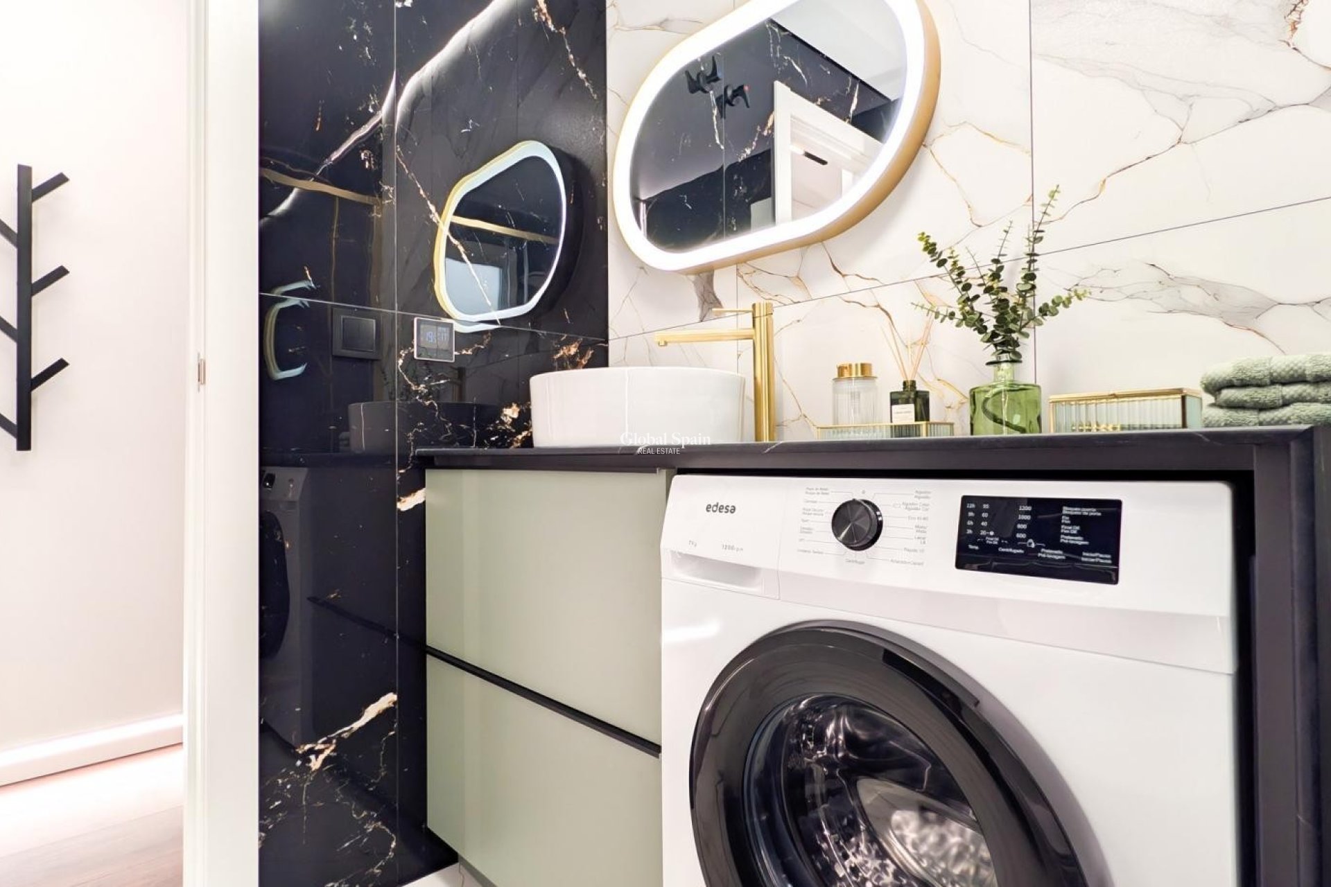 Odsprzedaż - MIESZKANIE -
TORREVIEJA - 