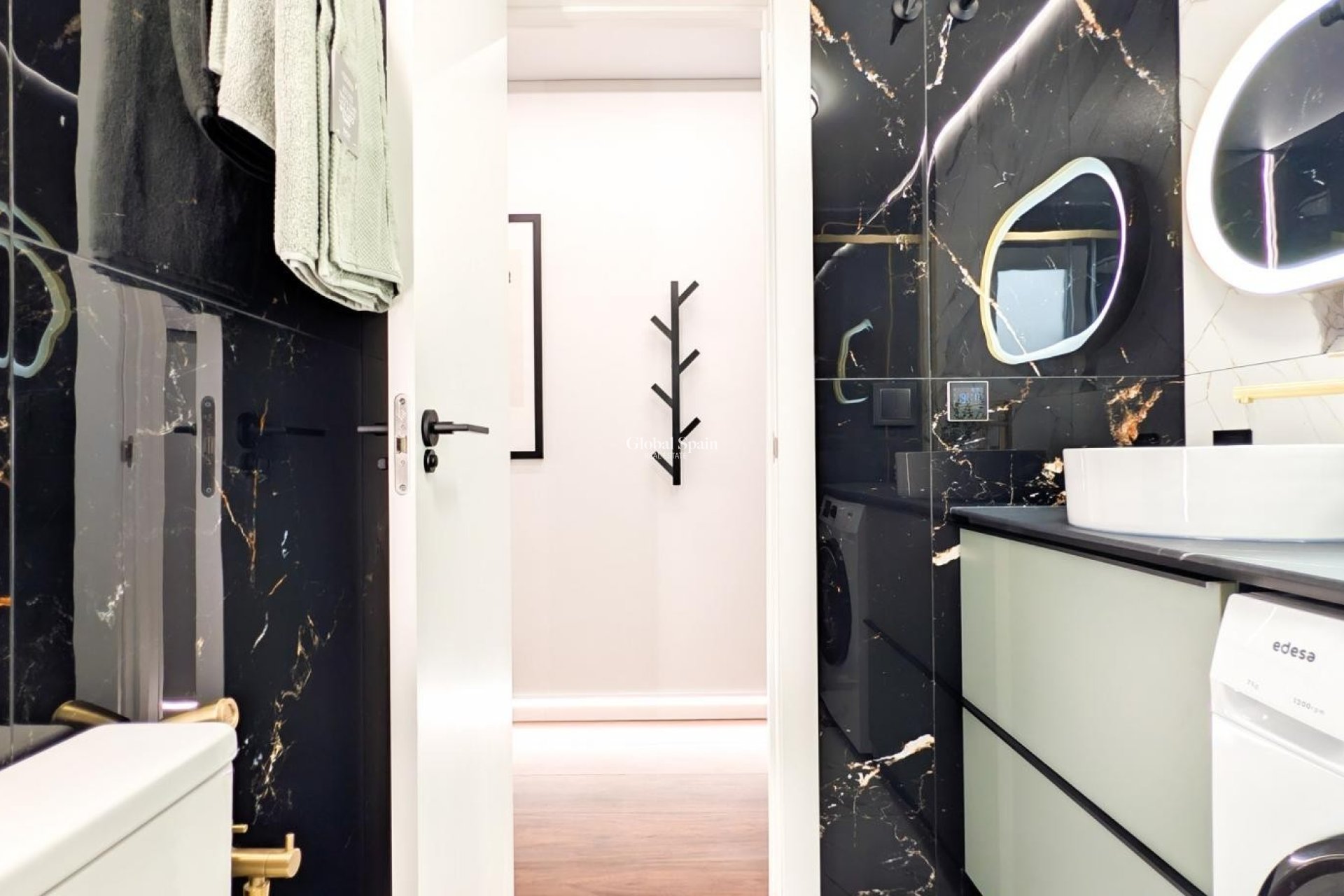 Odsprzedaż - MIESZKANIE -
TORREVIEJA - 