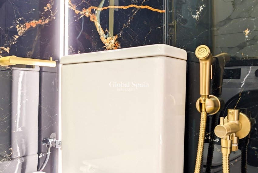 Odsprzedaż - MIESZKANIE -
TORREVIEJA - 