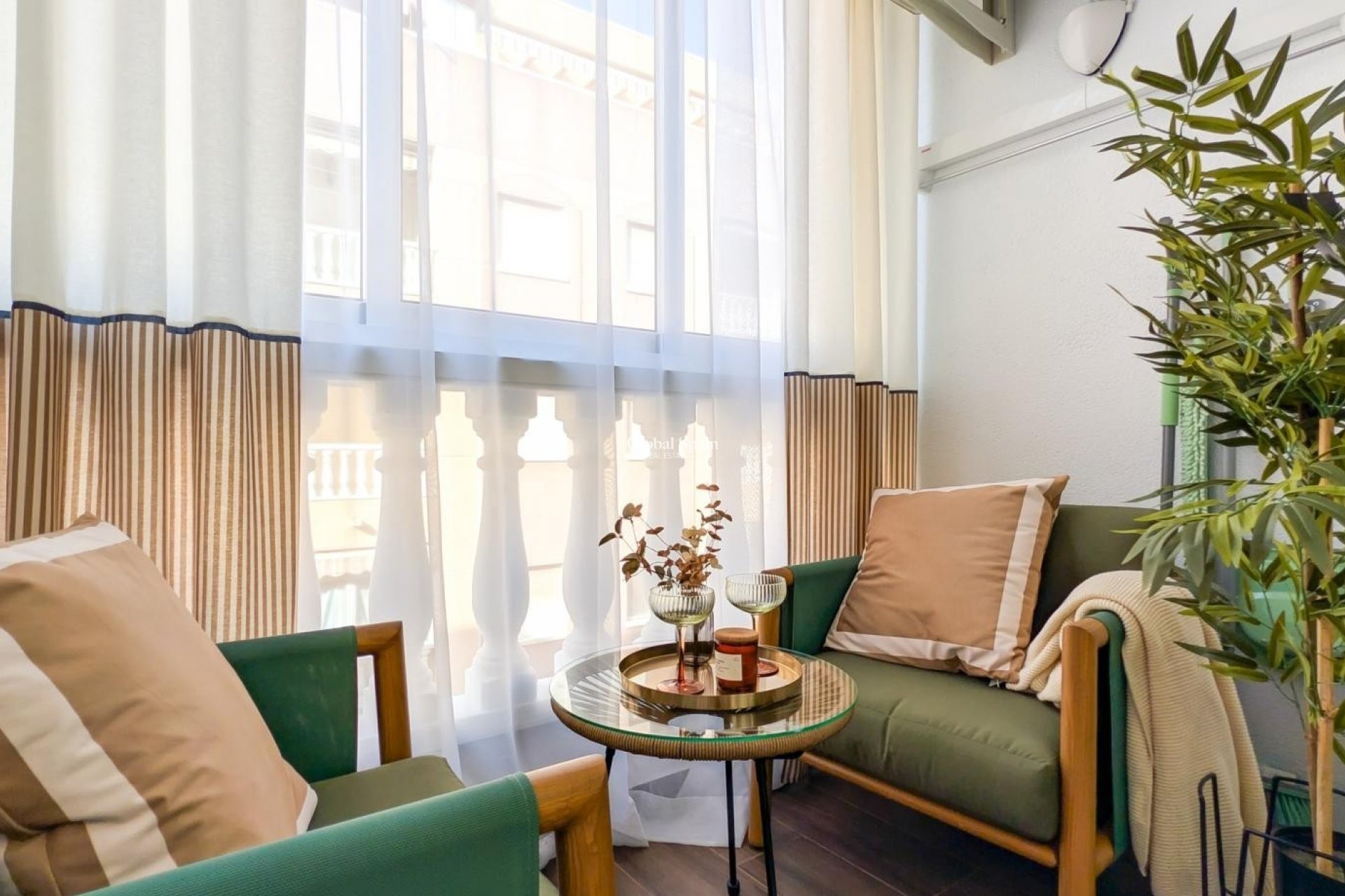 Odsprzedaż - MIESZKANIE -
TORREVIEJA - 