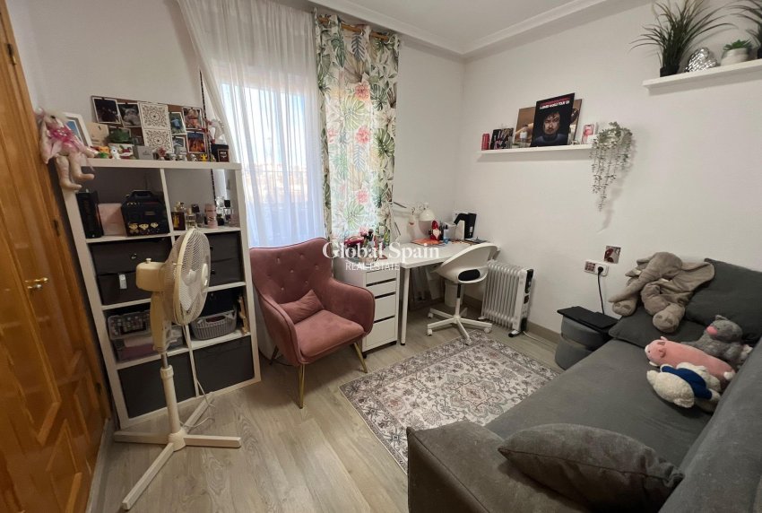 Odsprzedaż - MIESZKANIE -
TORREVIEJA - 