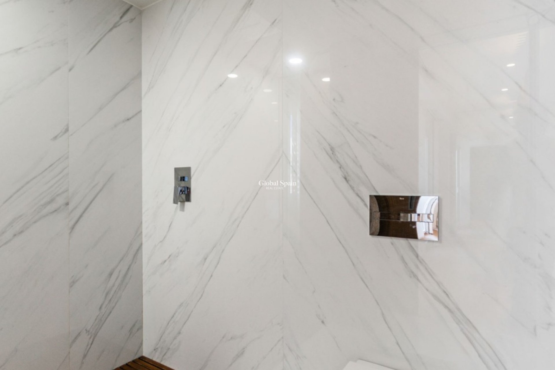 Odsprzedaż - MIESZKANIE -
TORREVIEJA - 