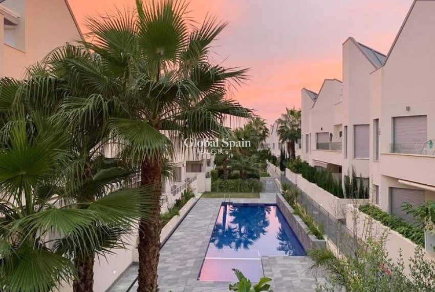 Odsprzedaż - MIESZKANIE -
TORREVIEJA - 