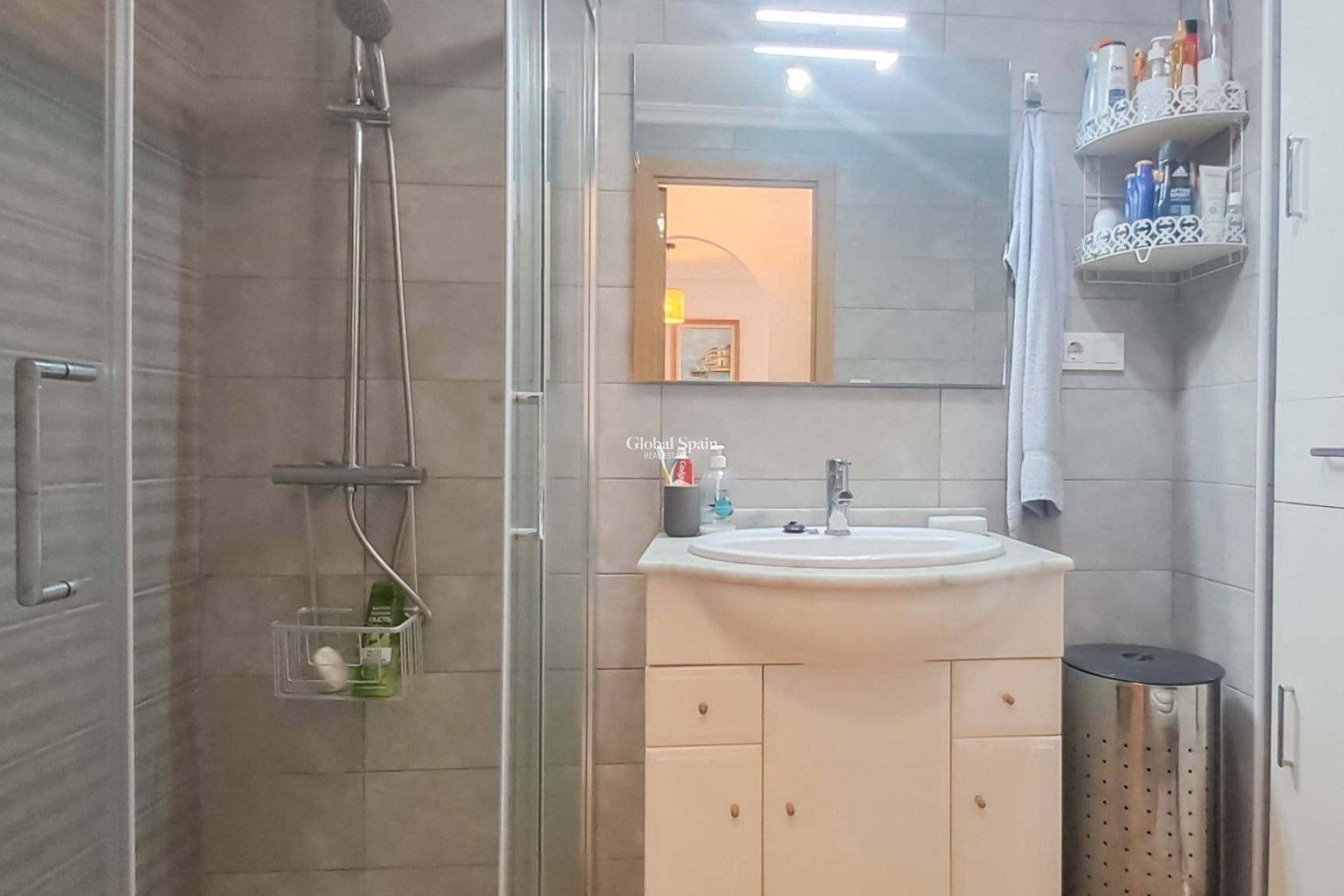 Odsprzedaż - MIESZKANIE -
TORREVIEJA - 