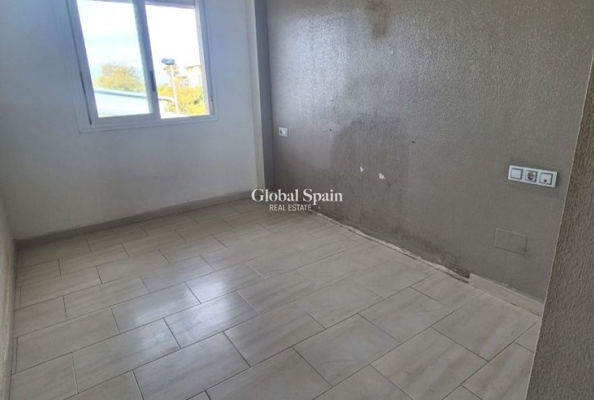 Odsprzedaż - MIESZKANIE -
TORREVIEJA - 