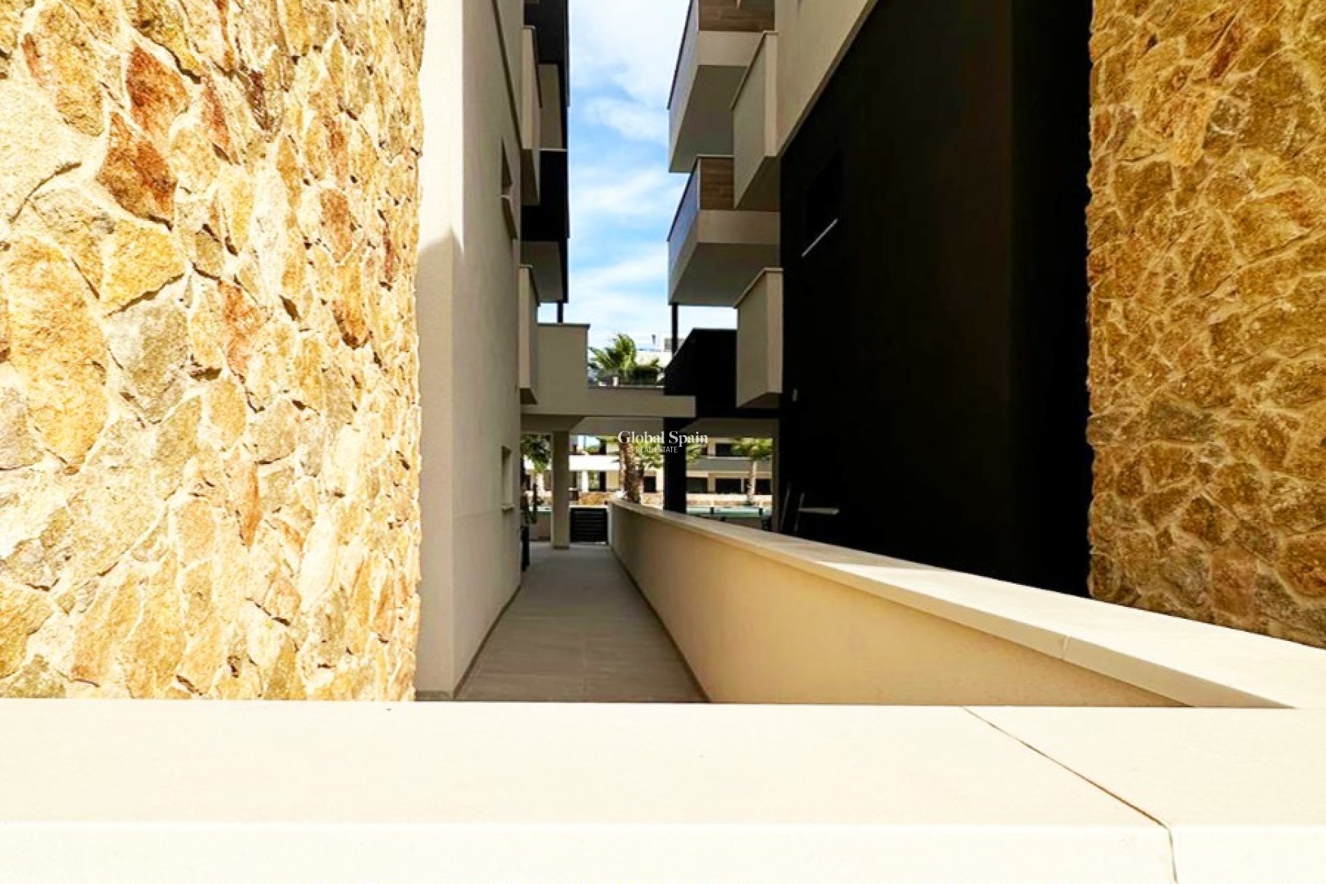 Odsprzedaż - MIESZKANIE -
TORREVIEJA - 