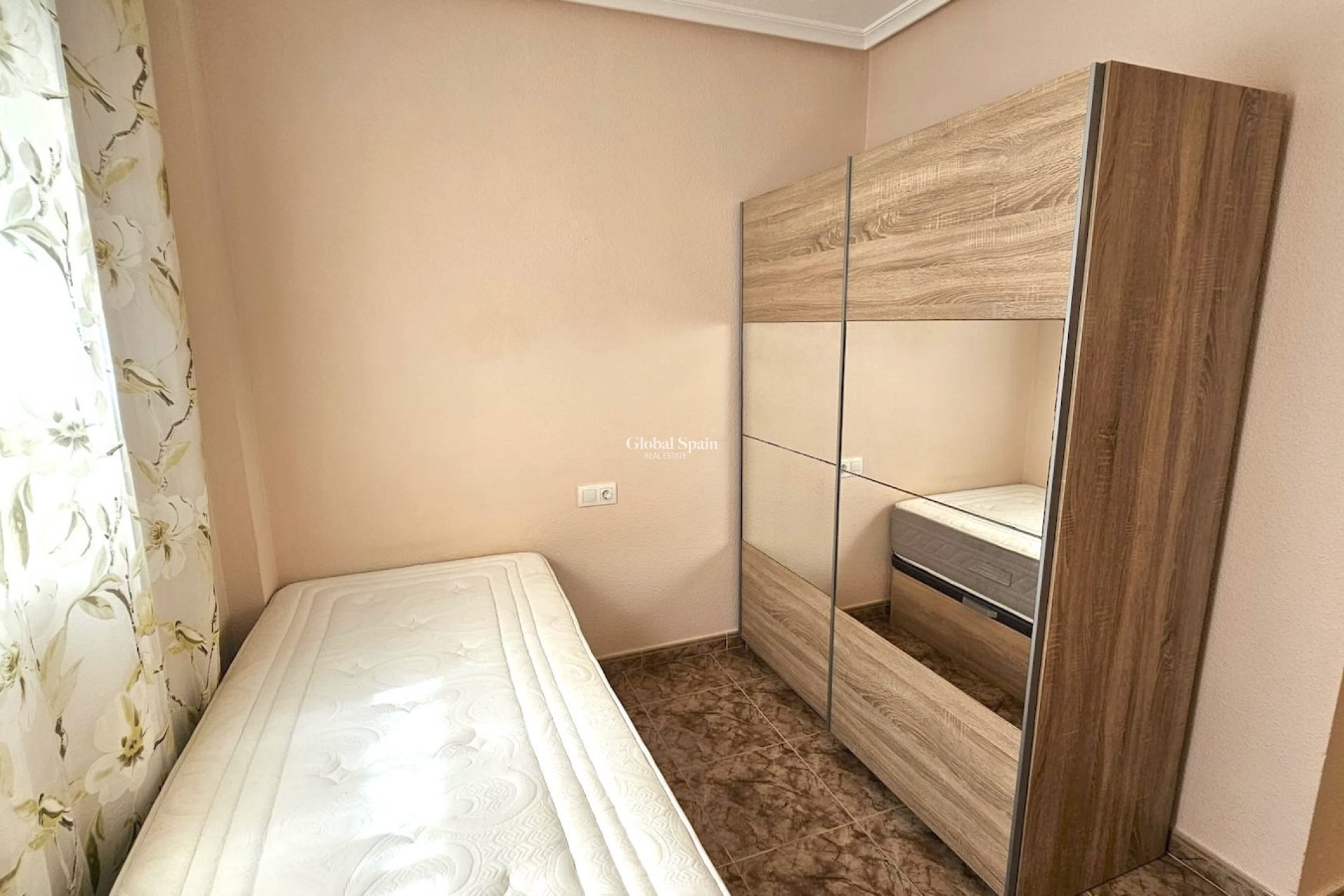 Odsprzedaż - MIESZKANIE -
TORREVIEJA - 