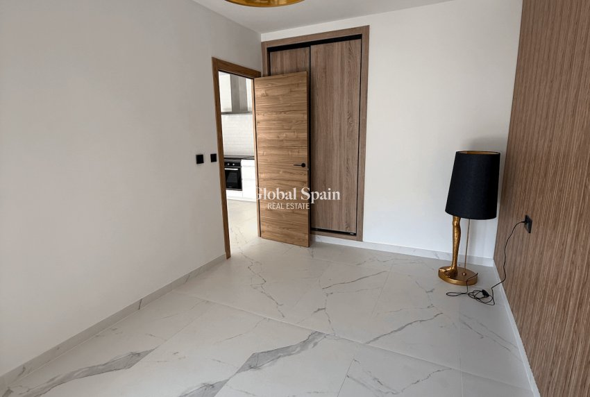 Odsprzedaż - MIESZKANIE -
TORREVIEJA - 