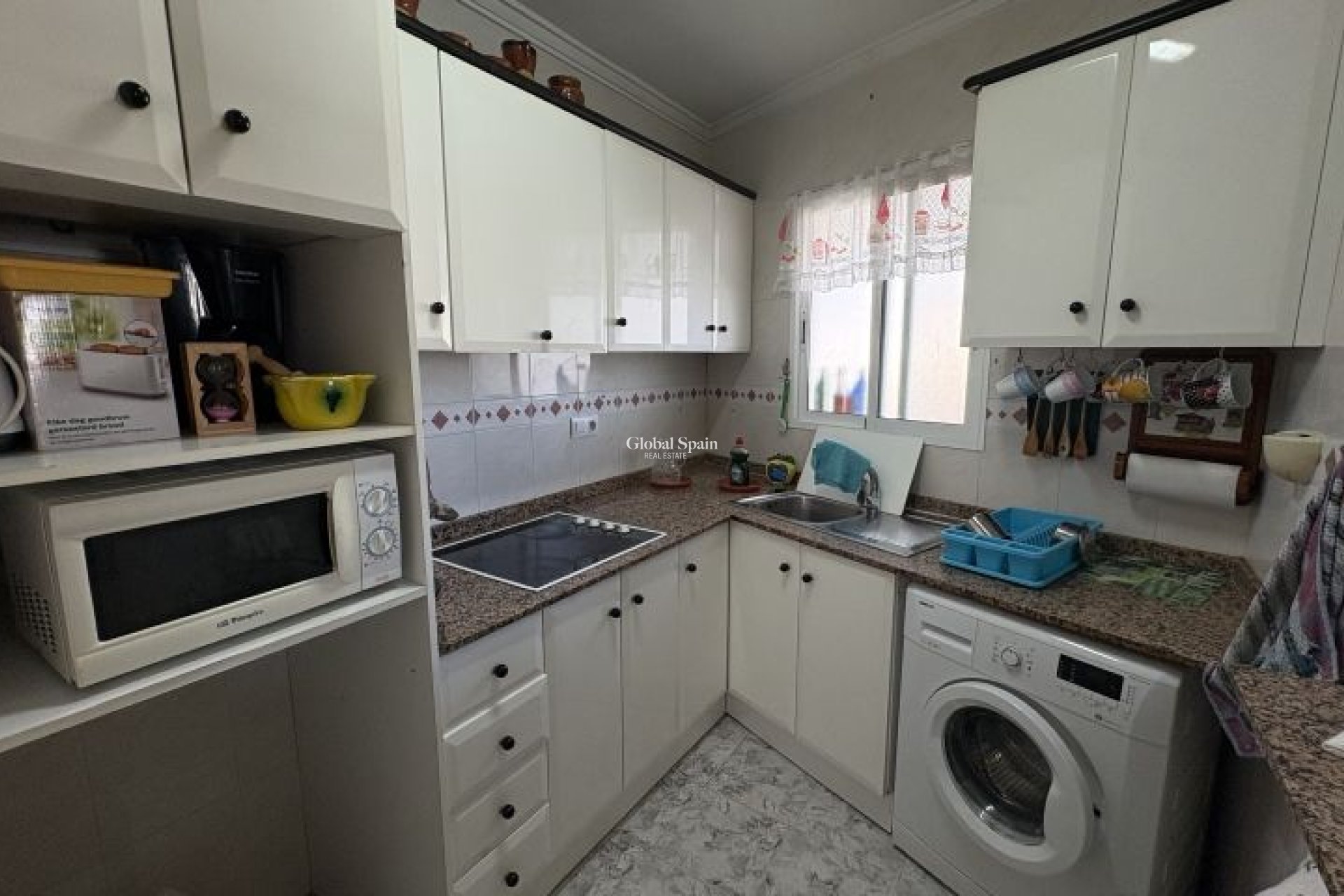 Odsprzedaż - MIESZKANIE -
TORREVIEJA - 