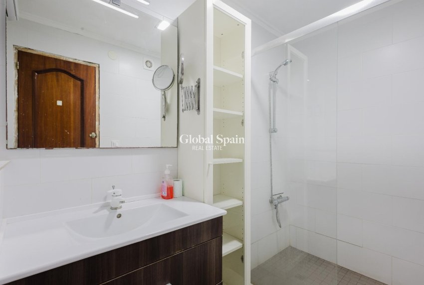 Odsprzedaż - MIESZKANIE -
TORREVIEJA - 