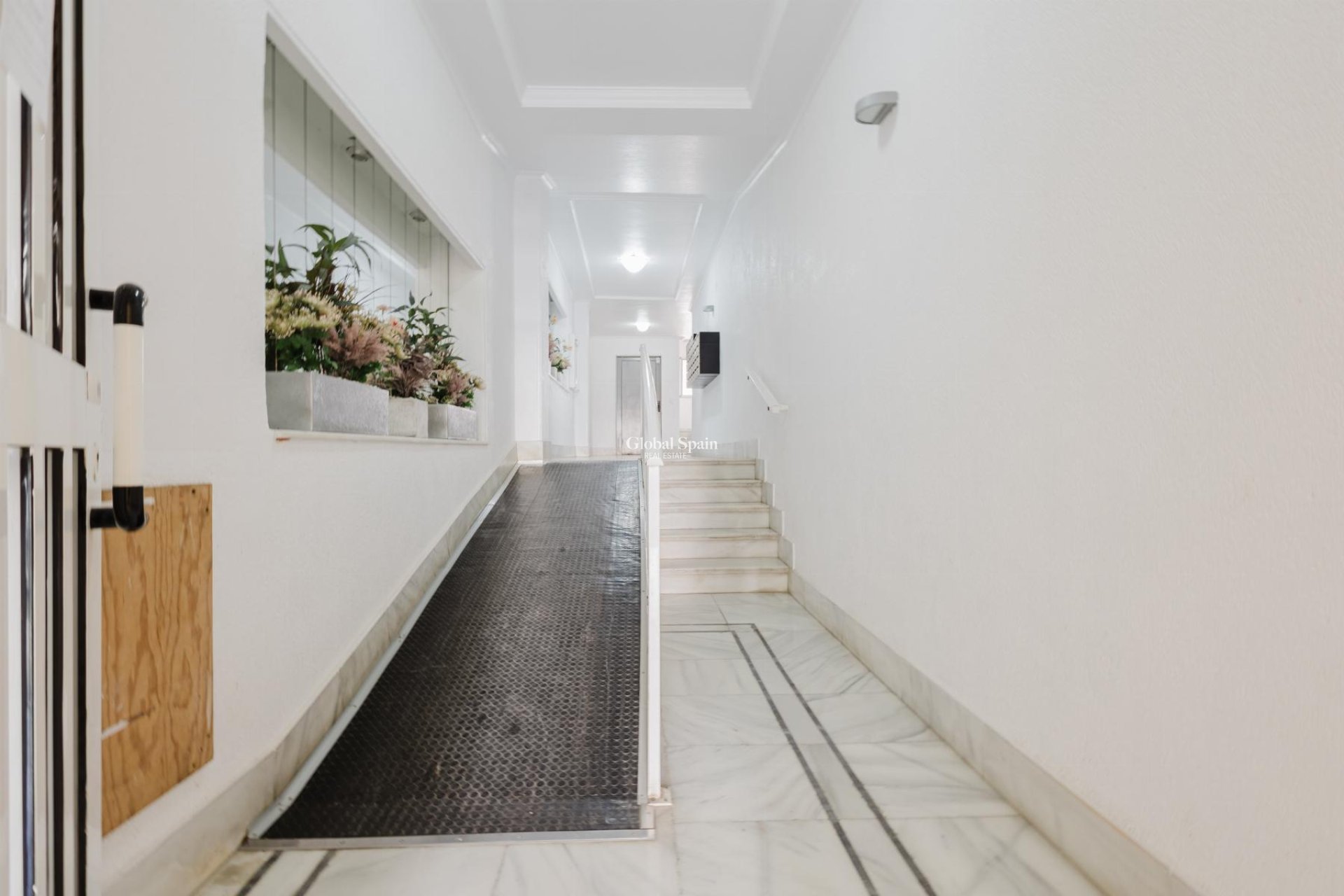 Odsprzedaż - MIESZKANIE -
TORREVIEJA - 