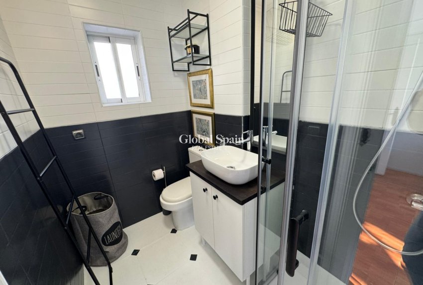 Odsprzedaż - MIESZKANIE -
TORREVIEJA - 