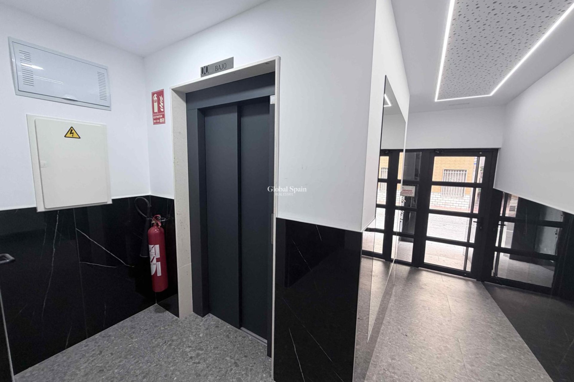 Odsprzedaż - MIESZKANIE -
TORREVIEJA - 