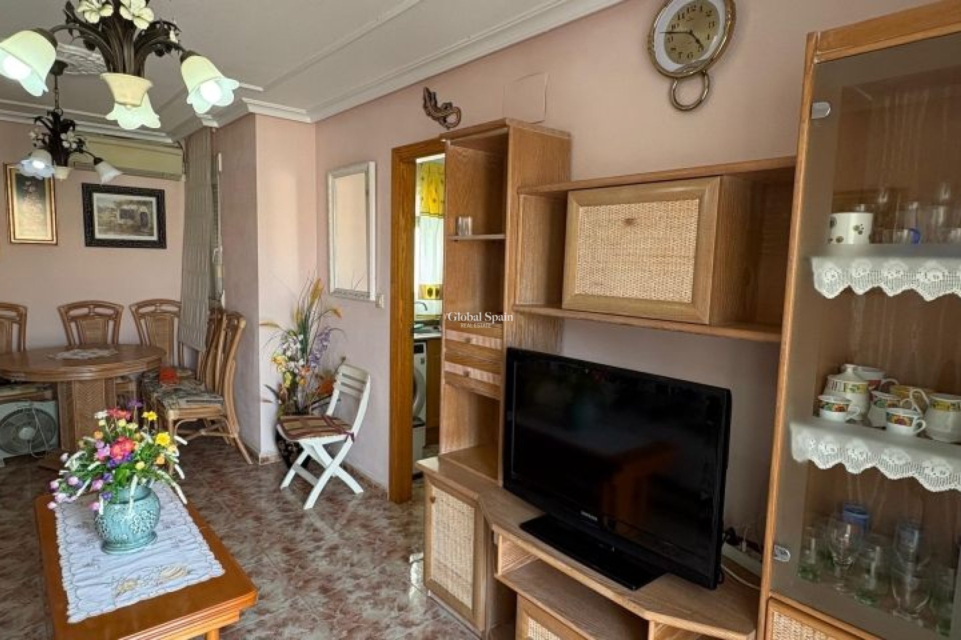 Odsprzedaż - MIESZKANIE -
TORREVIEJA - 