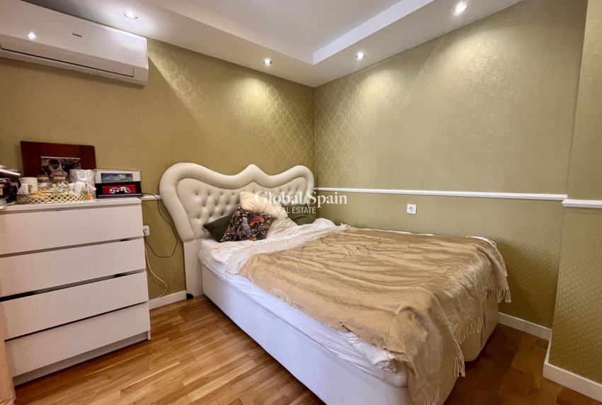 Odsprzedaż - MIESZKANIE -
TORREVIEJA - 