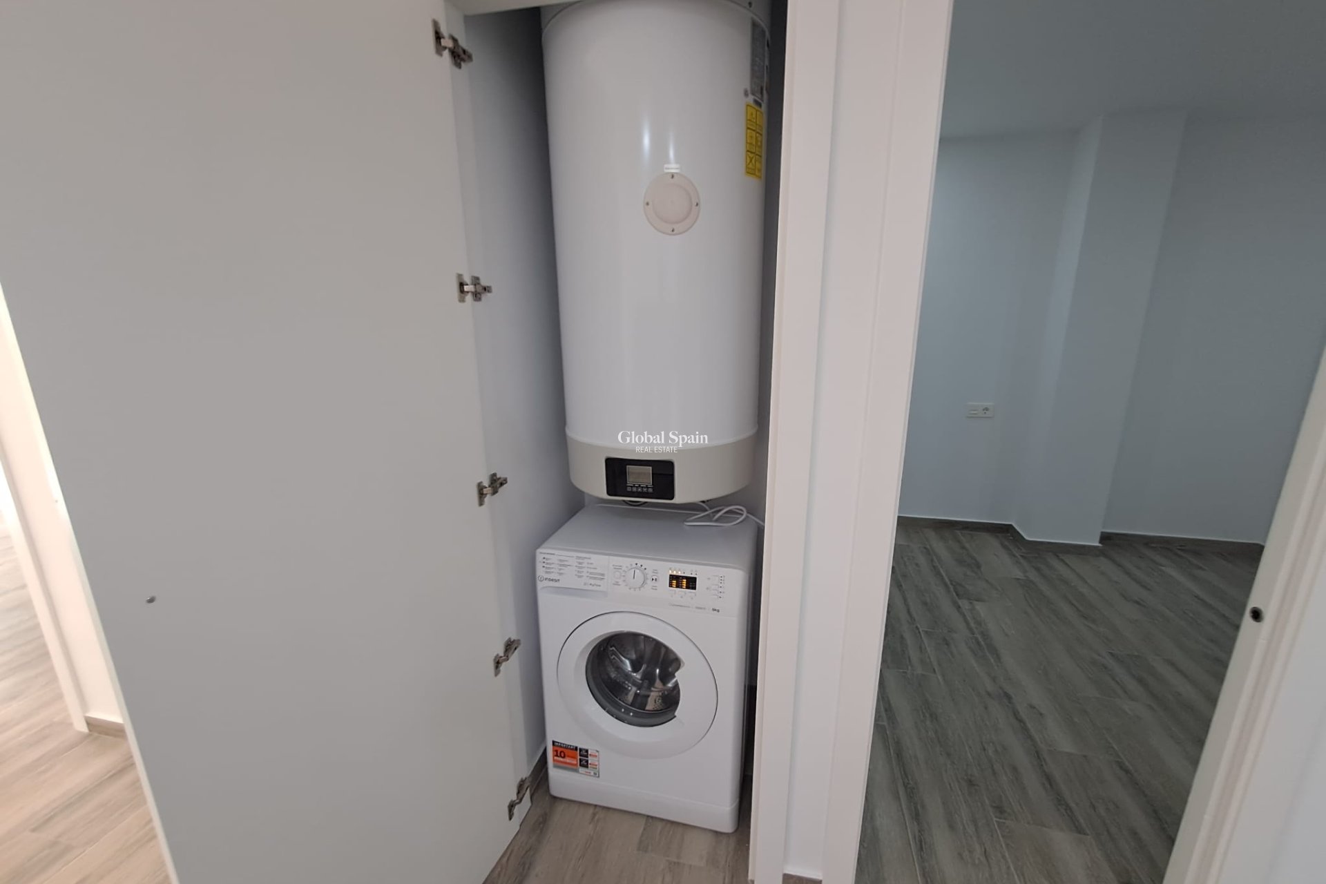 Odsprzedaż - MIESZKANIE -
TORREVIEJA - 