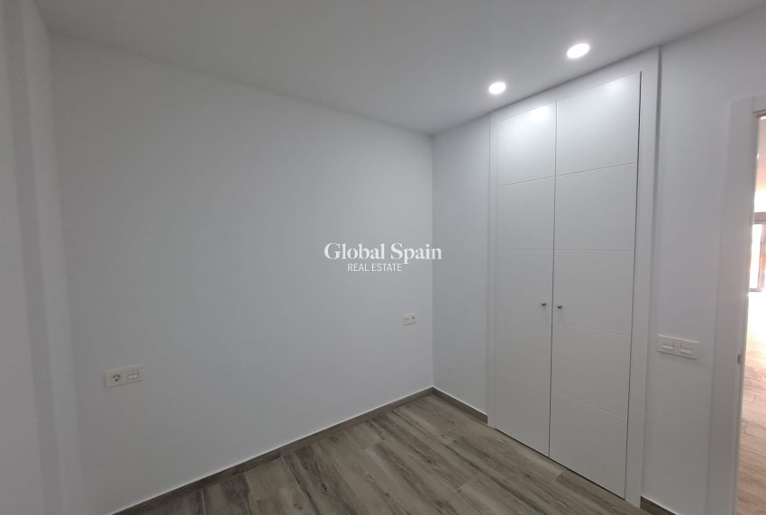 Odsprzedaż - MIESZKANIE -
TORREVIEJA - 