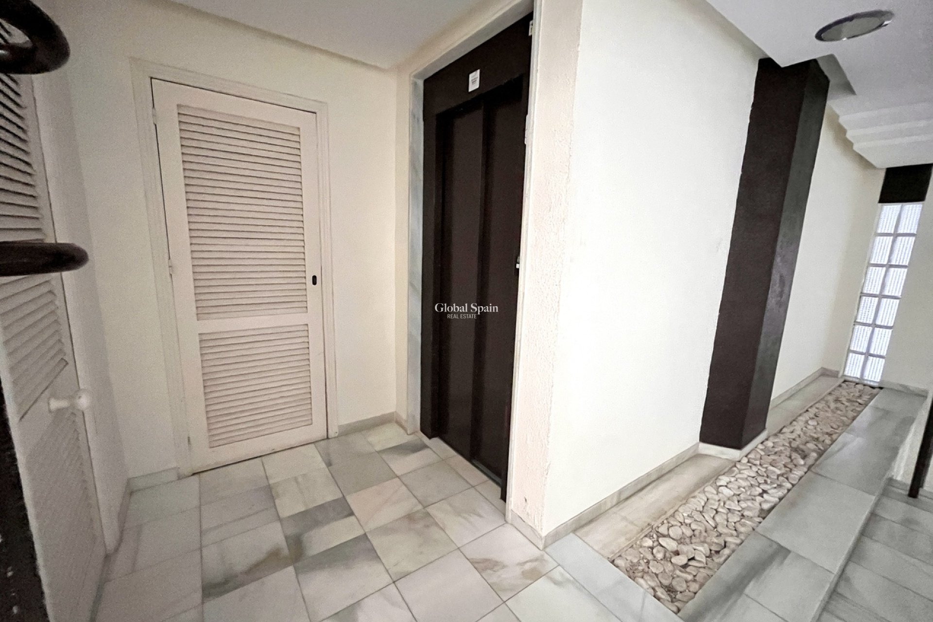 Odsprzedaż - MIESZKANIE -
TORREVIEJA - 