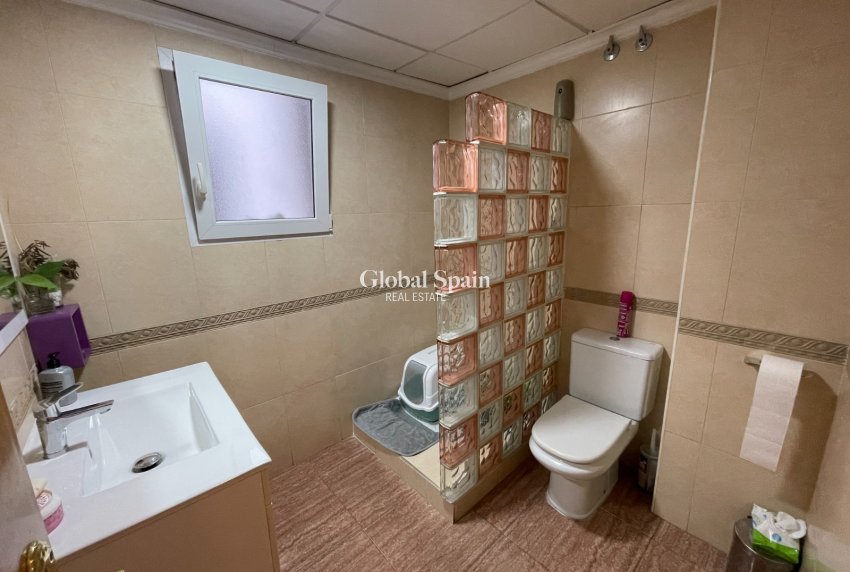 Odsprzedaż - MIESZKANIE -
TORREVIEJA - 