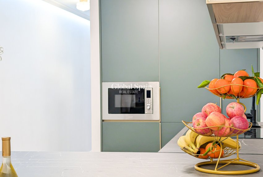 Odsprzedaż - MIESZKANIE -
TORREVIEJA - 