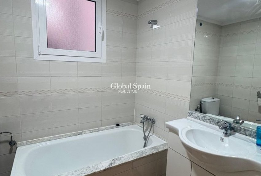 Odsprzedaż - MIESZKANIE -
TORREVIEJA - 