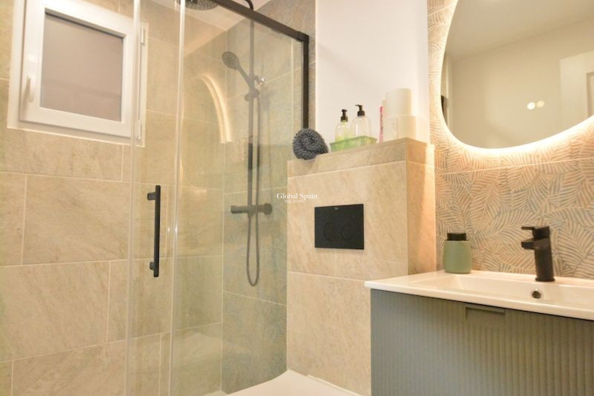 Odsprzedaż - MIESZKANIE -
TORREVIEJA - 