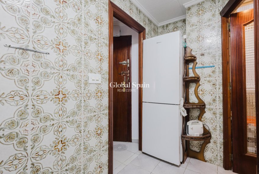 Odsprzedaż - MIESZKANIE -
TORREVIEJA - 